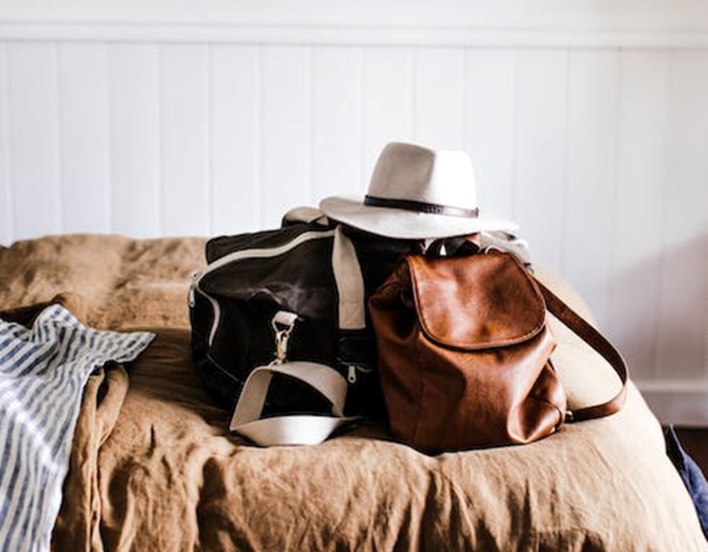 5 Top Carry-On Essentials You Must pack on Long Flights